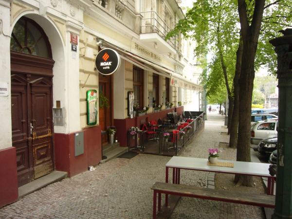 Zahrádka u restaurace U Kroka